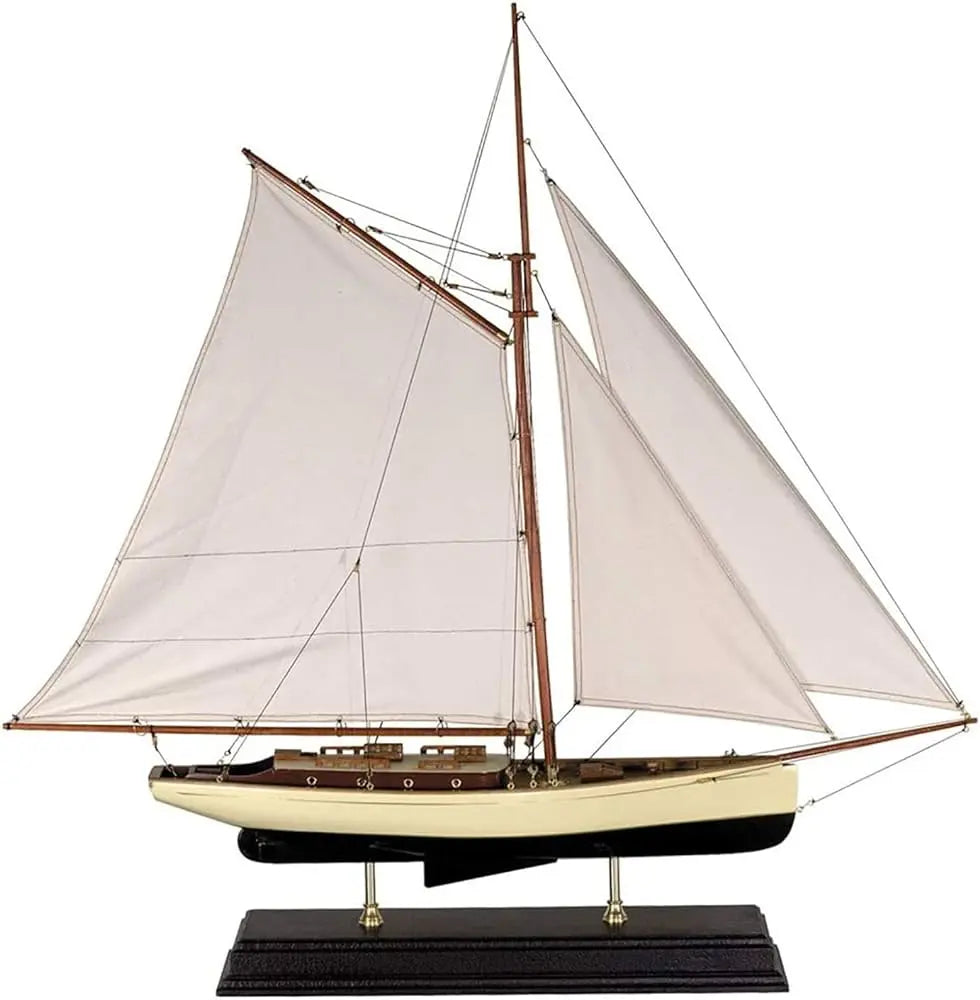 Ships & Yachts