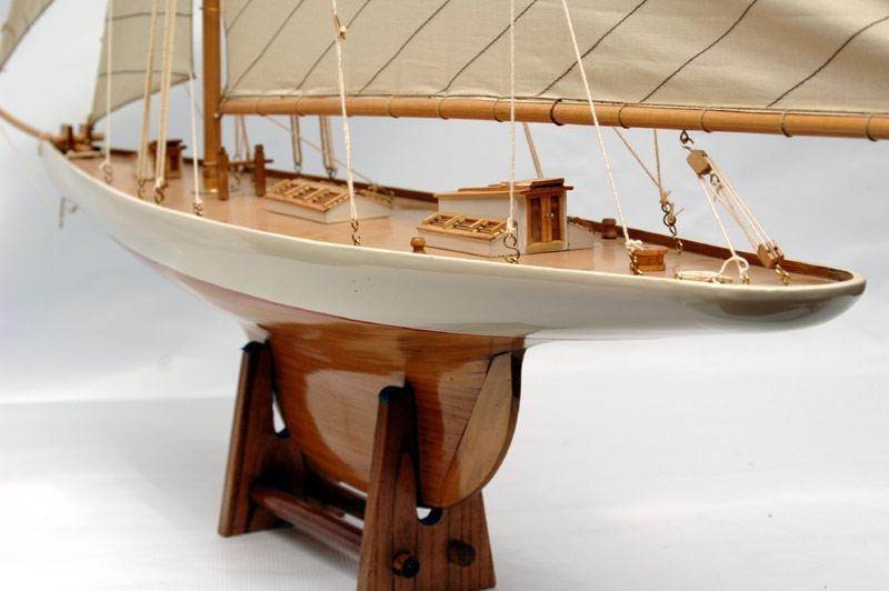 America’s Cup Columbia, Medium